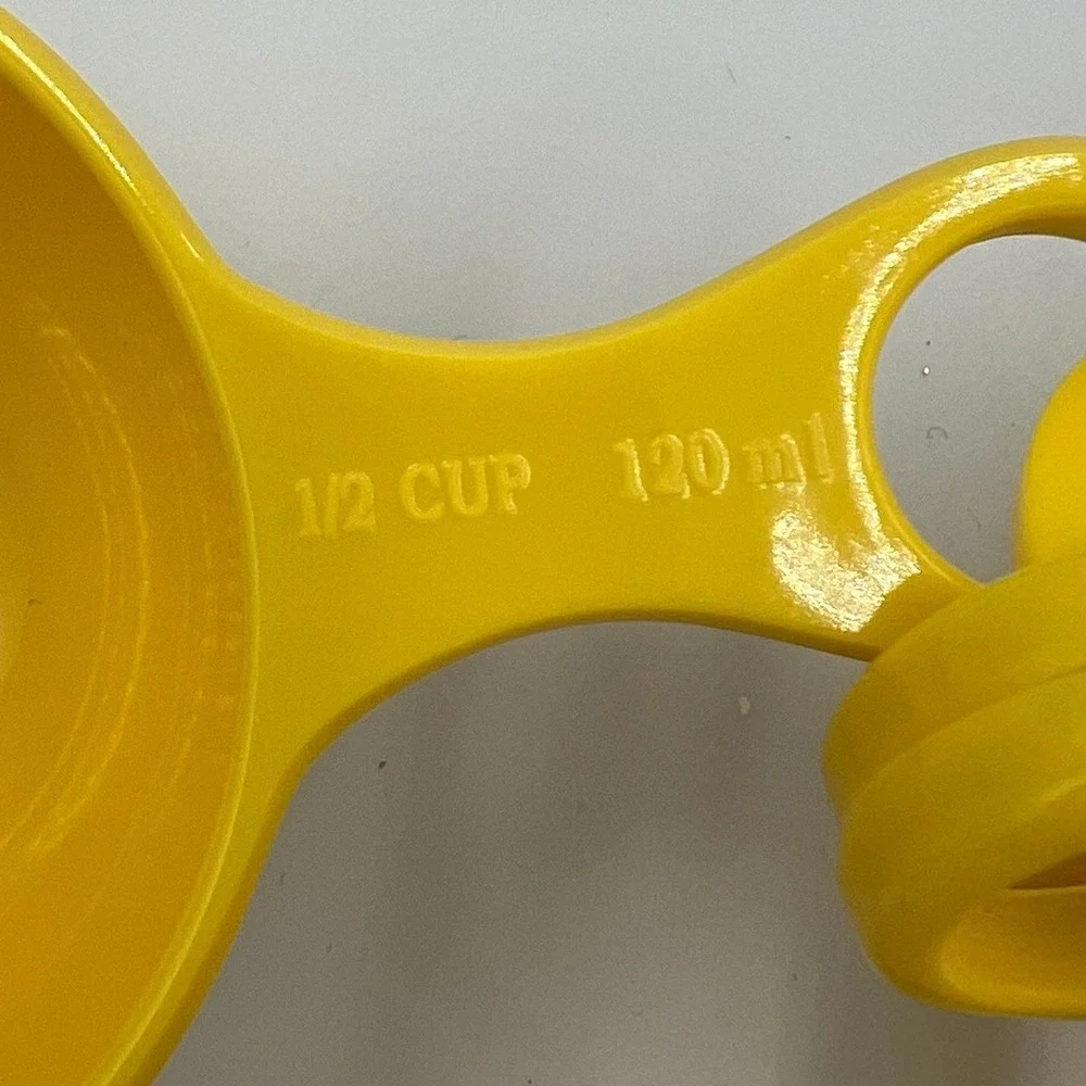 Supreme Housewares Measuring Cups Unisex OS Yellow Brand New 4 Piece Set 312